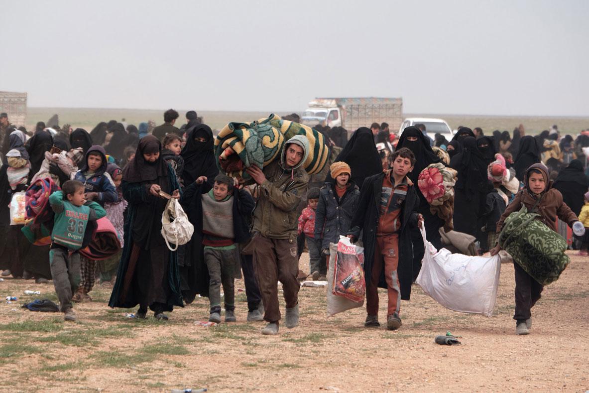 آلاف النازحين من آخر جيب تحت سيطرة داعش