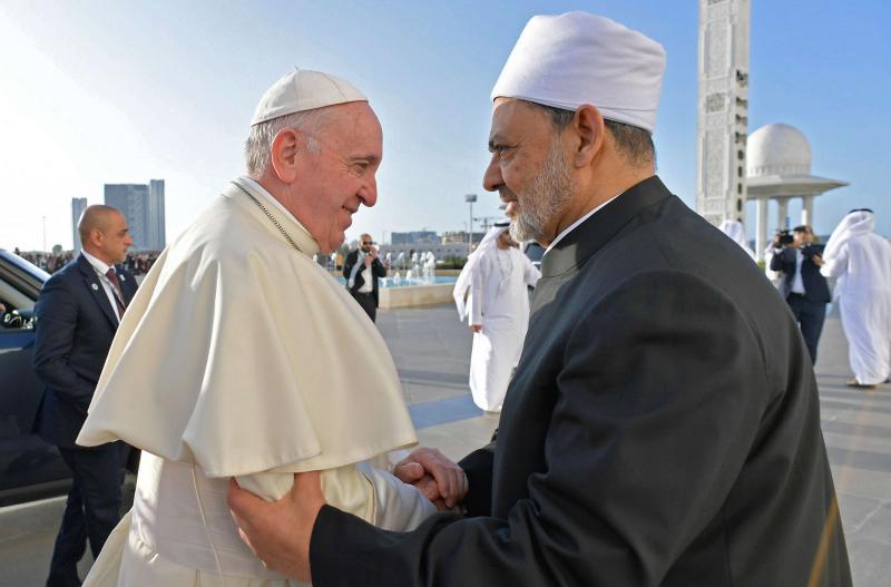 Pope Francis (L) greets Egypt’s al-Azhar Grand Imam Sheikh Ahmed el-Tayeb as they arrive at Sheikh Zayed Grand Mosque in Abu Dhabi, February 4. 