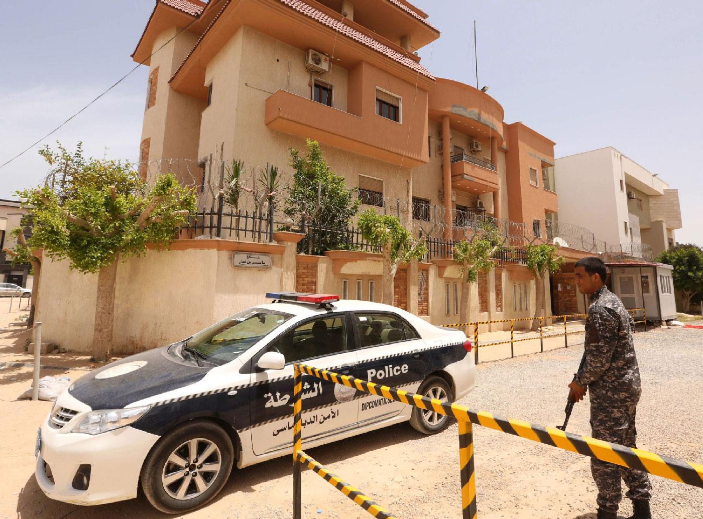 A policeman stands guard outside the Tunisian consulate in Tripoli on June 13, 2015.