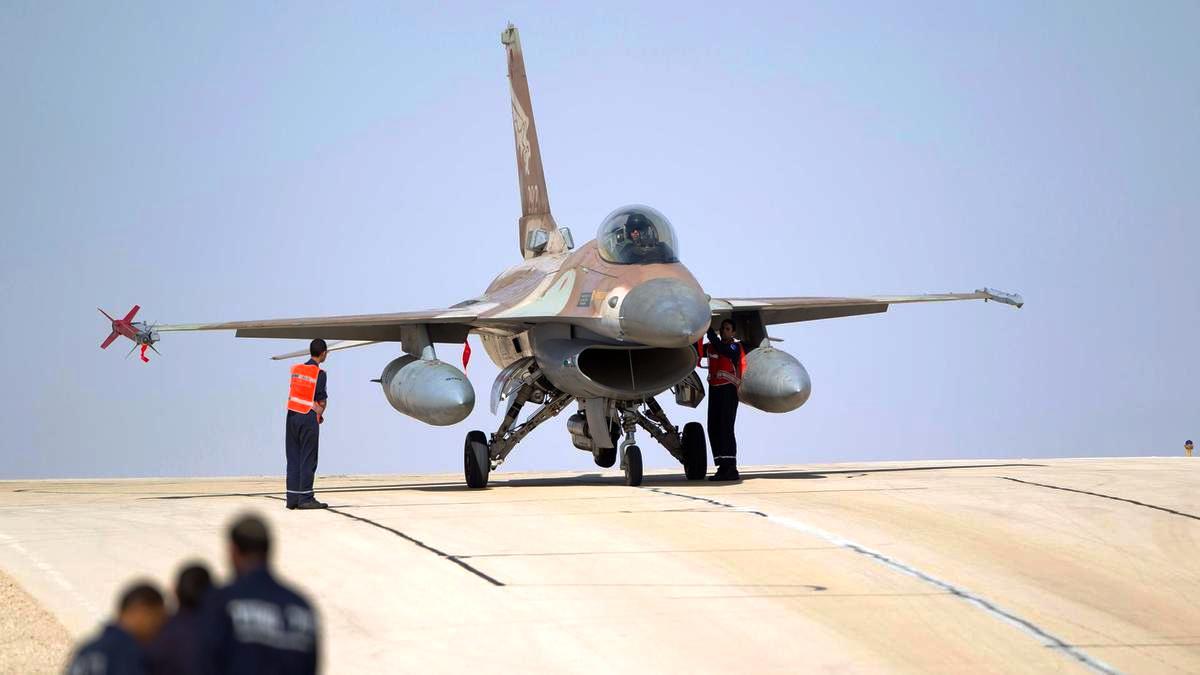 مقاتلة إسرائيلية في قاعدة عسكرية 