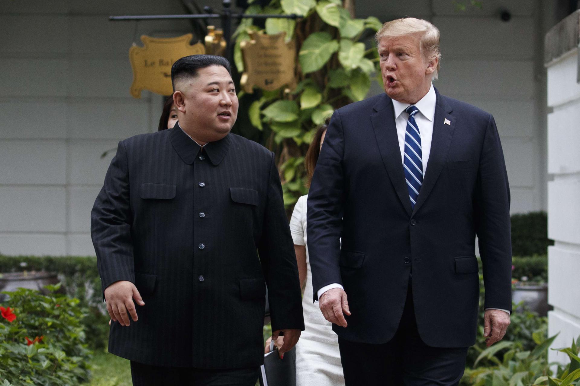 الرئيس الاميركي دونالد ترامب والزعيم الكوري الشمالي كيم جونغ اون
