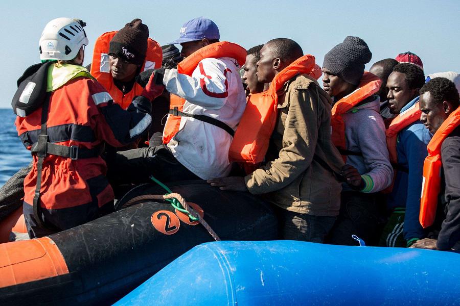 المهاجرون غير الشرعيين قبالة سواحل ليبيا