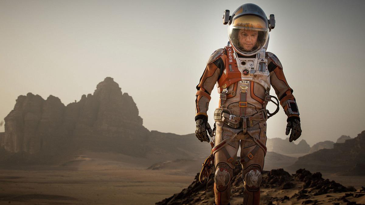 الممثل مات ديمون على سطح الكوكب الاحمر في فيلم "المريخي"