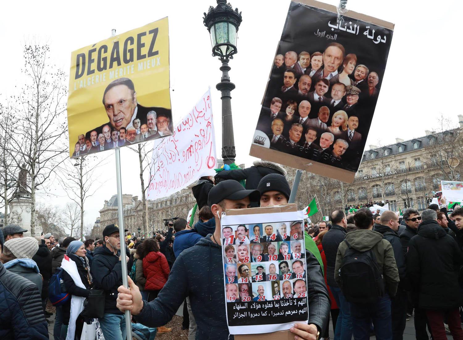 تظاهرة لجزائريين في باريس تطالب بمنع الرئيس بوتفليقة من الترشح