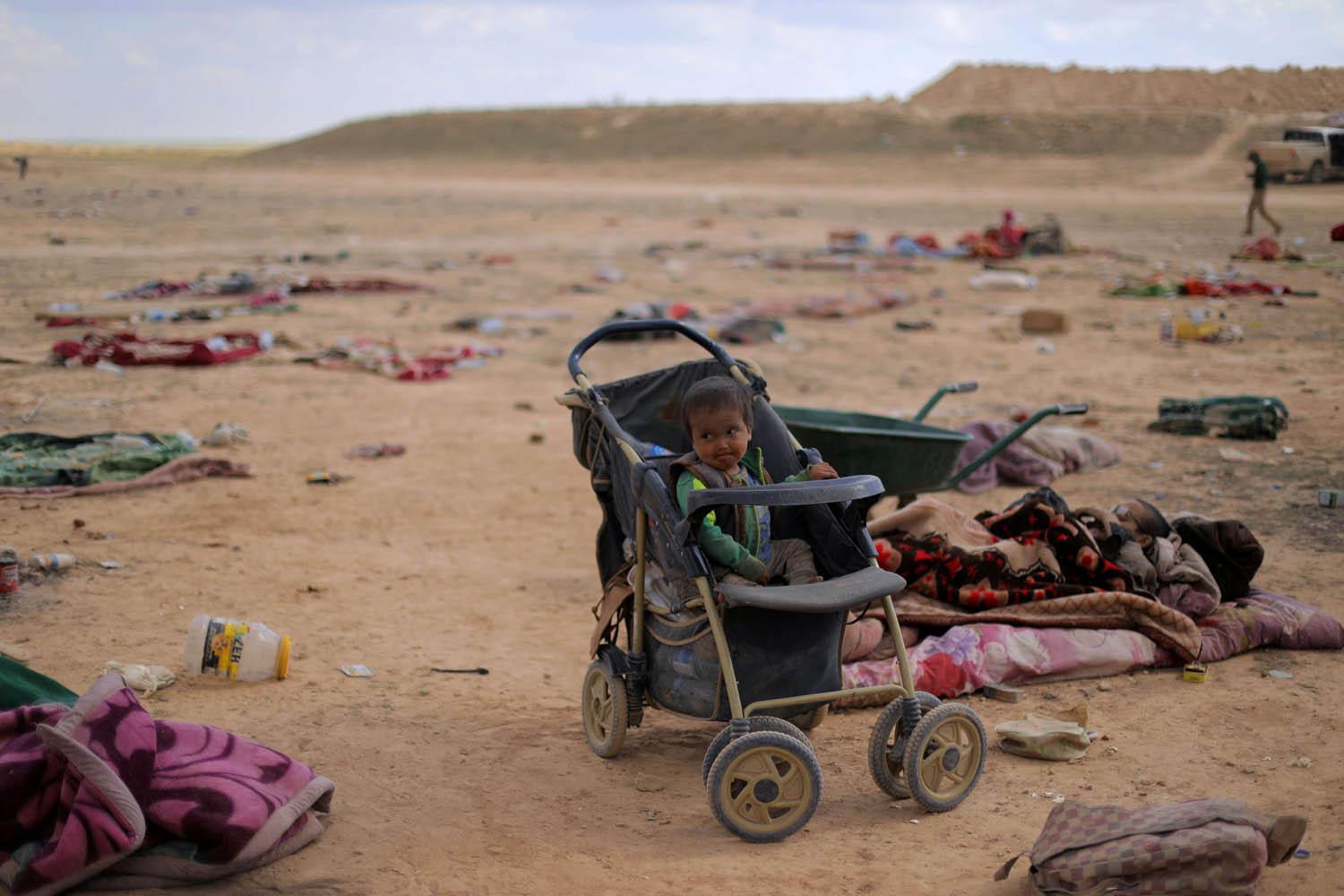 طفل من أبناء عائلات داعش في دير الزور