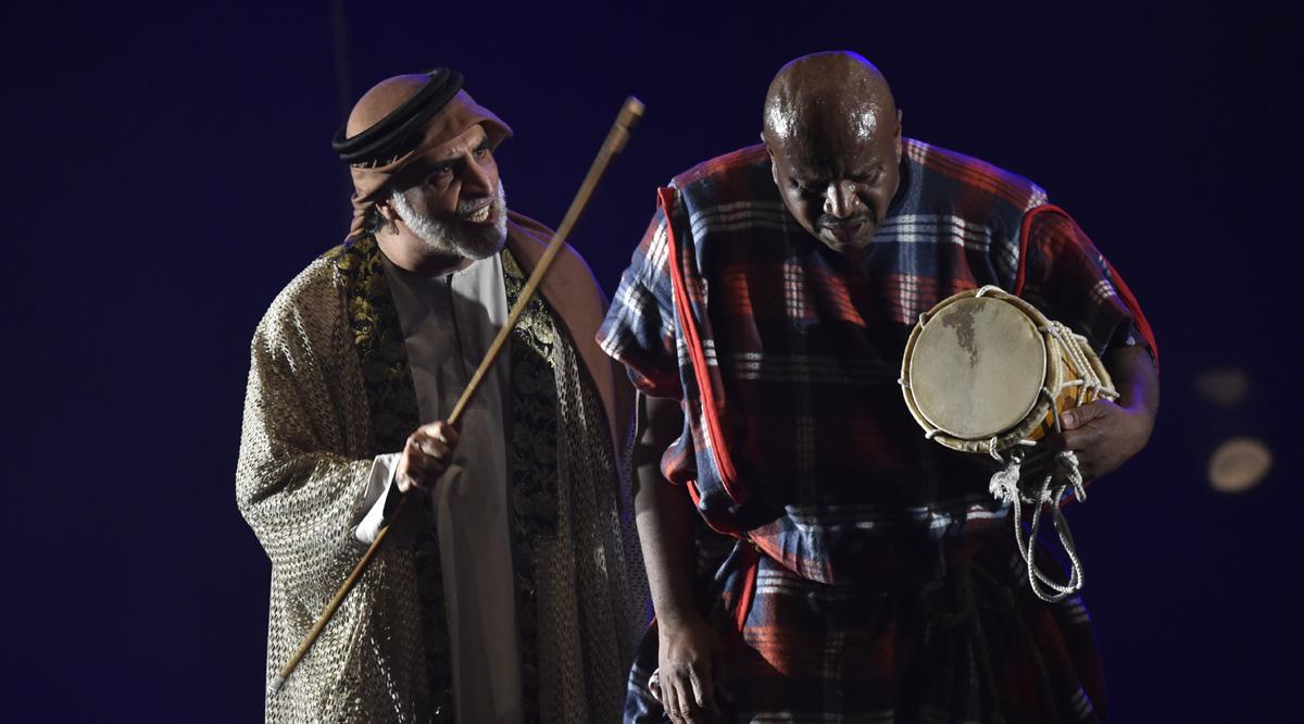 مشهد من مسرحية "مجاريح" للمخرج الاماراتي محمد العامري