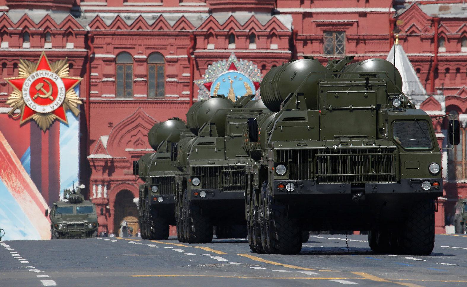 Russian S-400 Triumph medium-range and long-range surface-to-air missile systems drive during the Victory Day parade, marking the 71st anniversary of the victory over Nazi Germany in World War Two, at Red Square in Moscow, Russia, May 9, 2016.