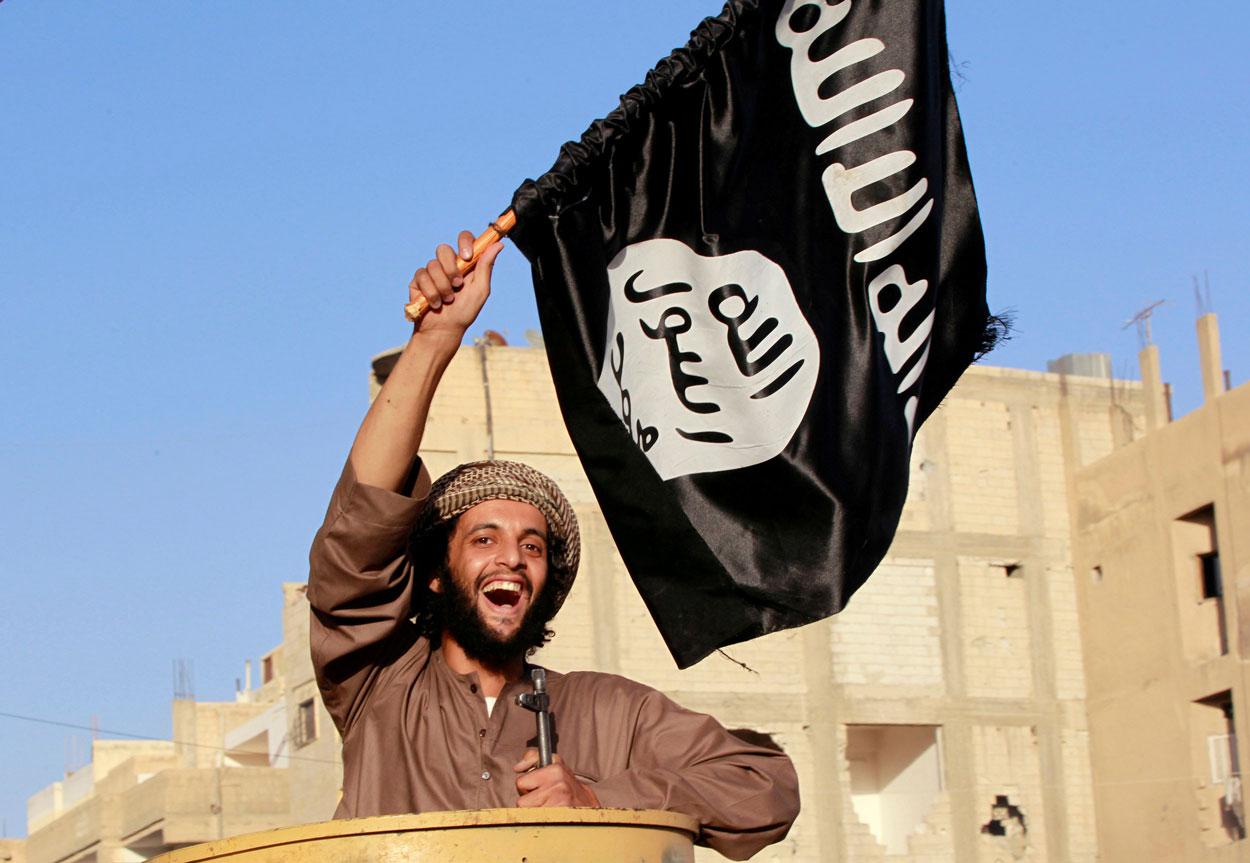 مقاتل من تنظيم الدولة الإسلامية