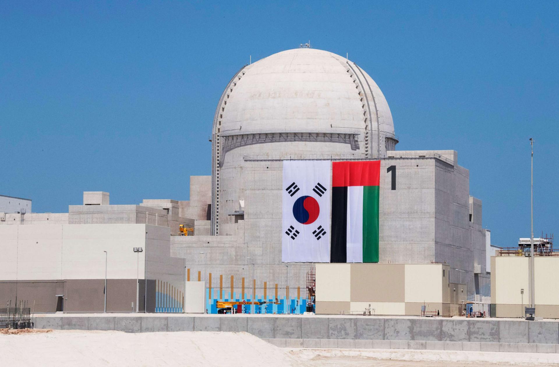 اربعة مفاعلات في أكبر محطة نووية قيد الإنشاء في العالم