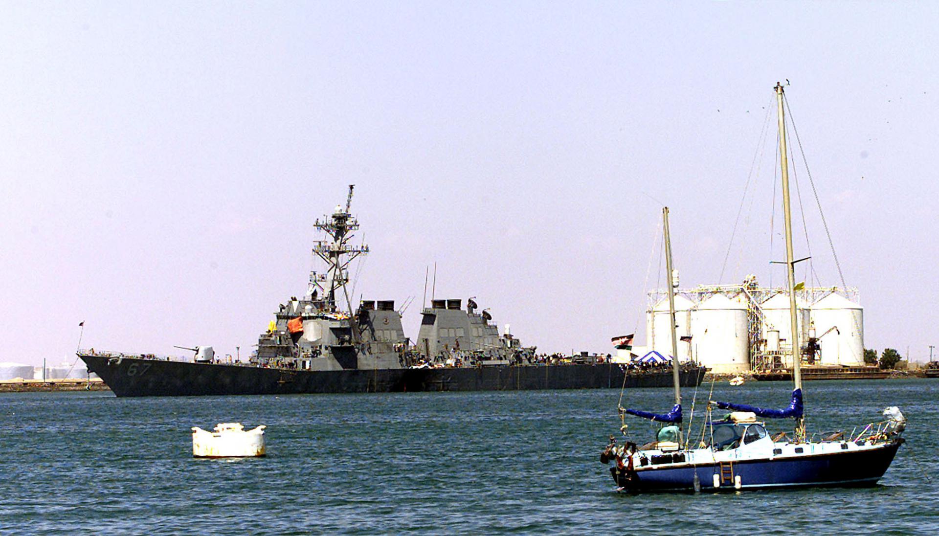 الحادثة أسفرت عن مقتل 17 بحارا وإصابة أكثر من 30 آخرين 