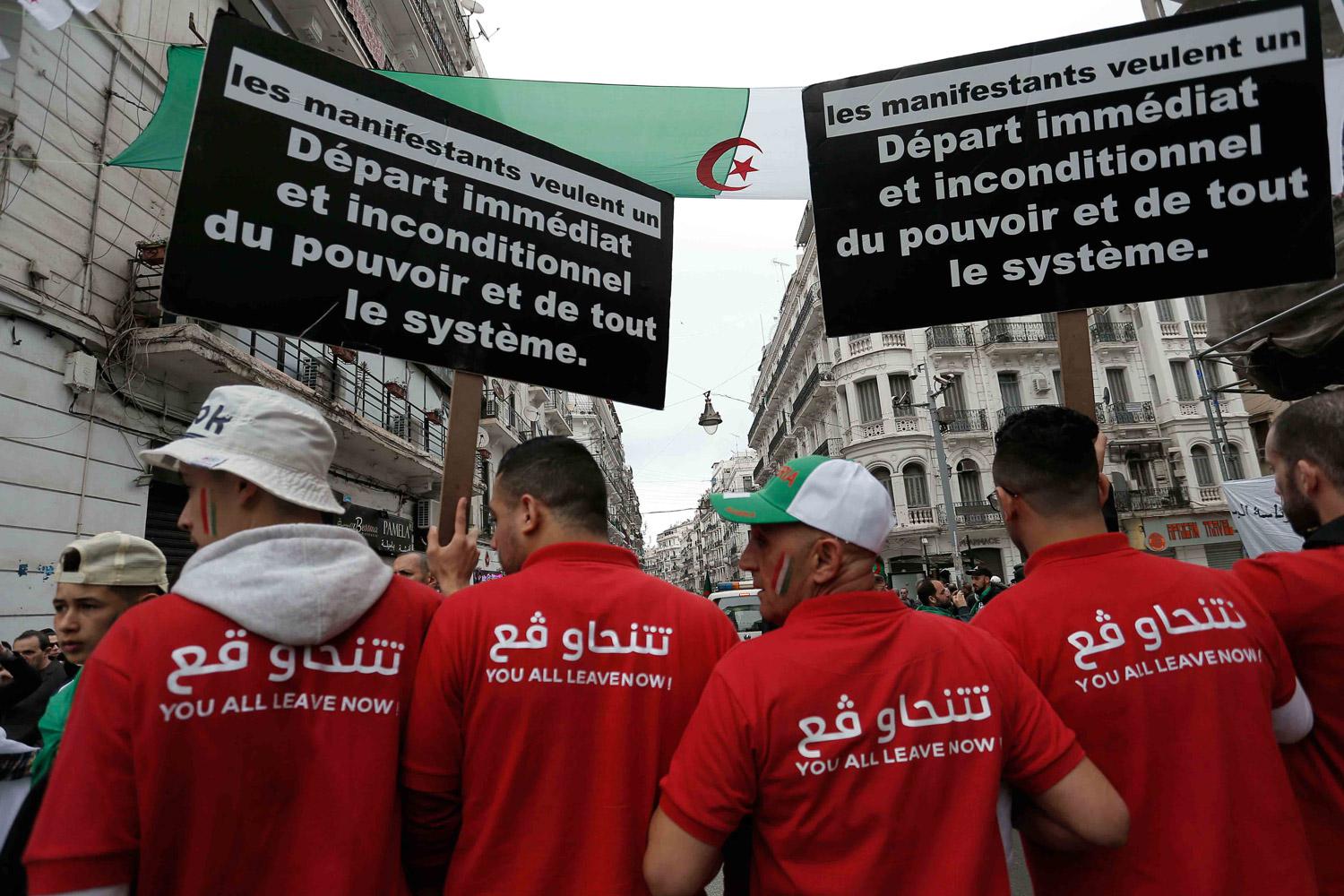 المحتجون في الجزائر