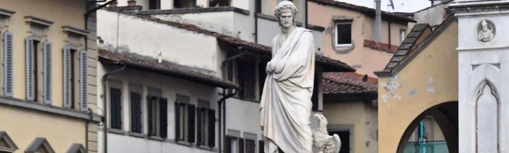 تمثال للشاعر دانتي أليغيري في فلورنسا بإيطاليا