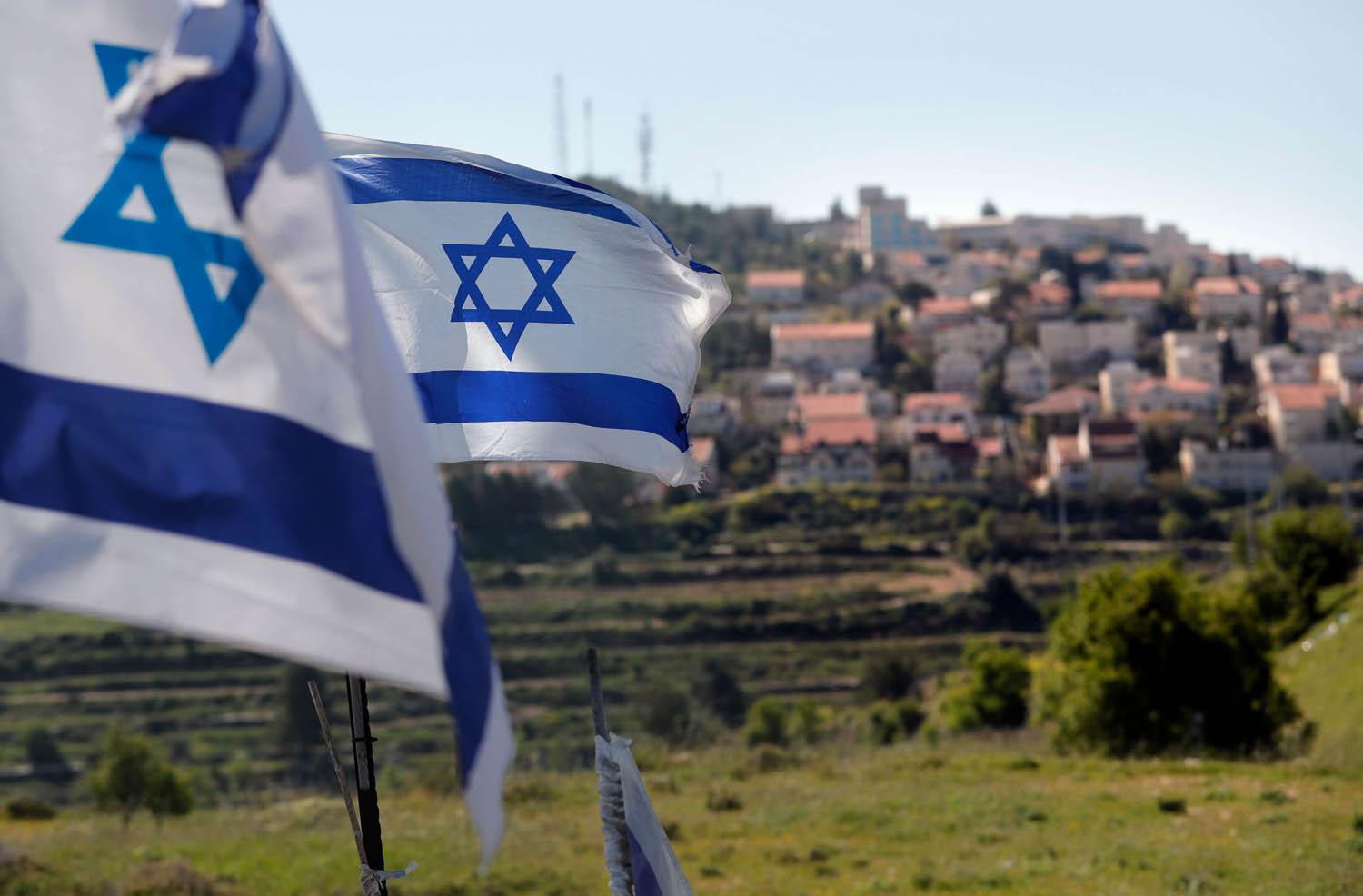 أعلام إسرائيلية على مستوطنة عفرات على حافة بيت لحم في الضفة الغربية