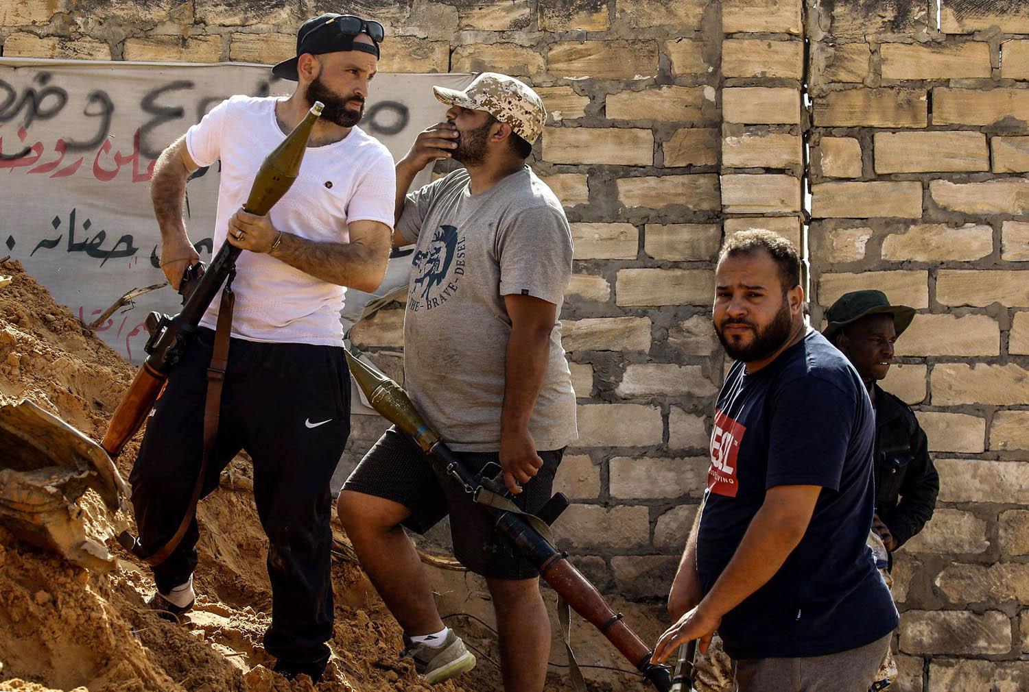 مسلحون إسلاميون موالون للسراج في ضواحي طرابلس