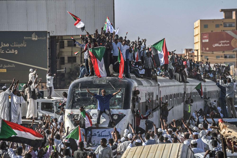 قطار يقل ثوار عطبرة يصل الخرطوم لدعم الاعتصام
