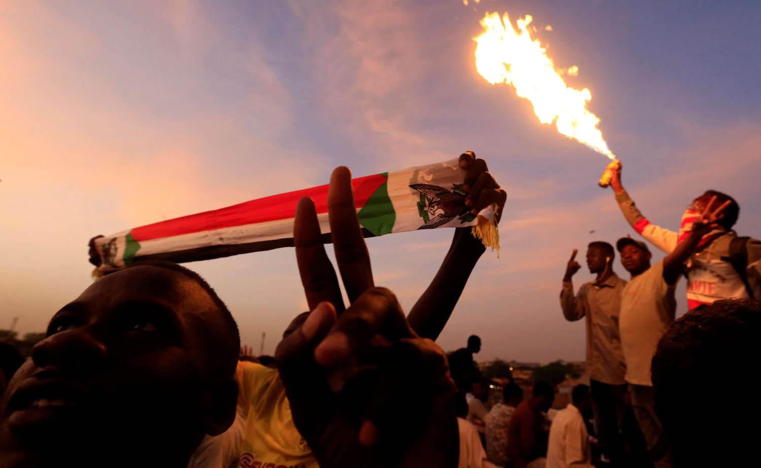 متظاهرون سودانيون في الخرطوم للمطالبة بحكم مدني