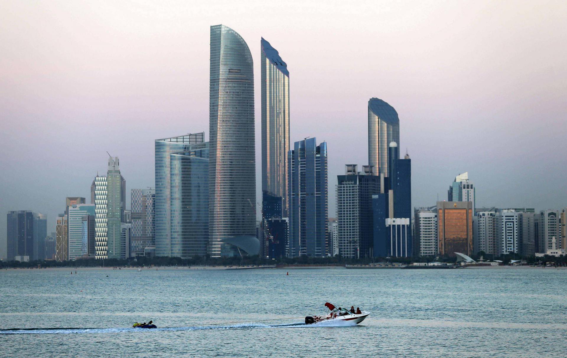 الزورق القطري دخل المياه الإقليمية الإماراتية