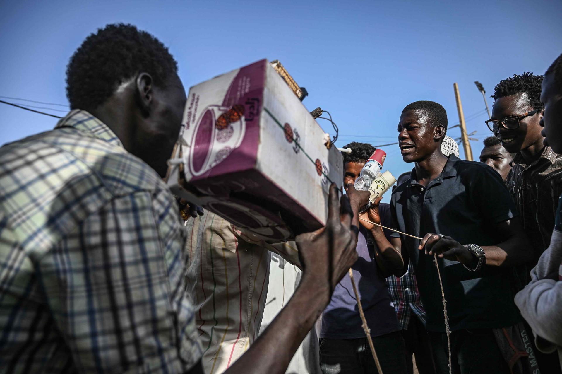 السخرية صوت المحتجين السودانيين أمام القمع الذي كان يمارسه نظام البشير