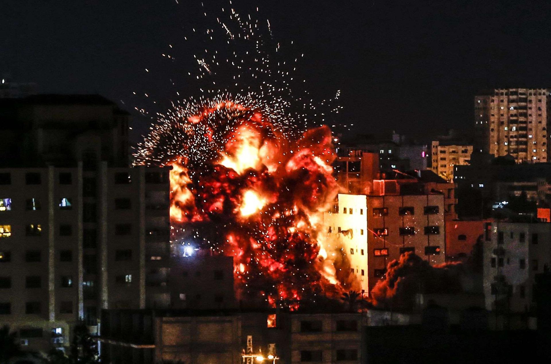 الجيش الاسرائيلي يهاجم ثلاثين هدفا في غزة