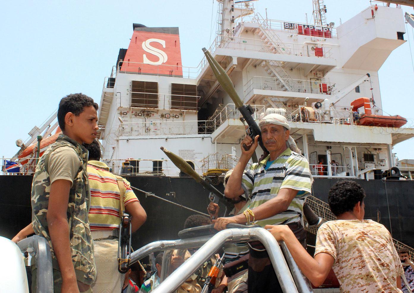 الحوثيون في ميناء الصليف