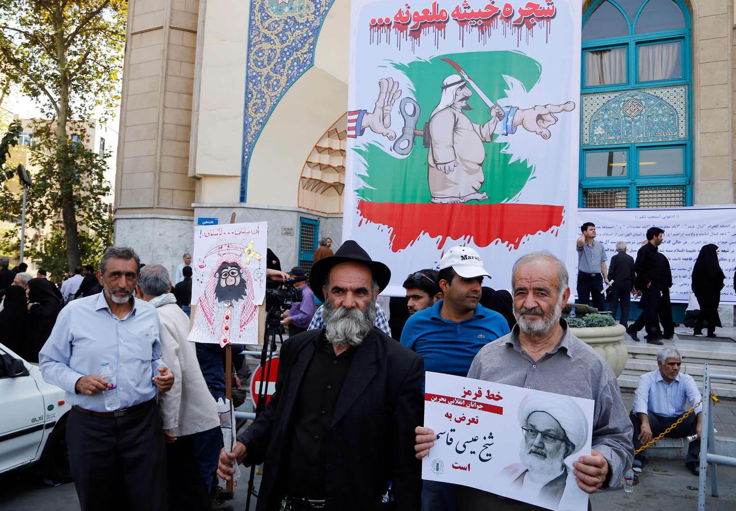 إيرانيون يتظاهرون في طهران ضد السعودية