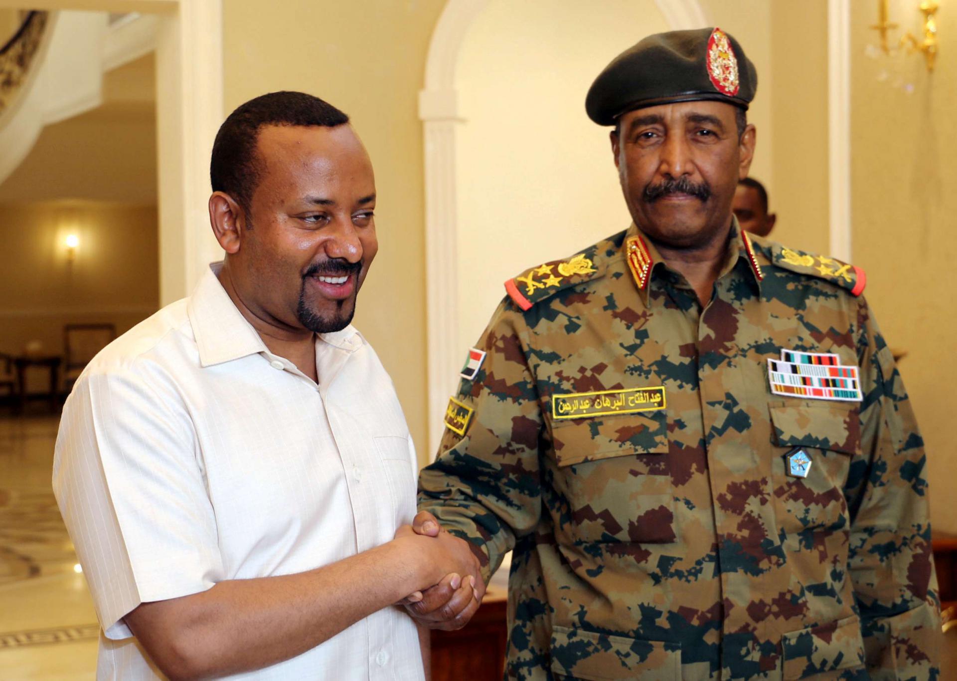 الفريق أول عبدالفتاح البرهان رئيس المجلس العسكري  ورئيس وزراء اثيوبيا ابي احمد