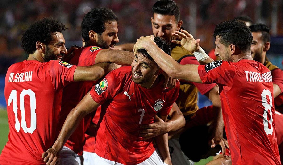 'تريزيغيه' يهدي مصر أول ثلاث نقاط في مباراة مجنونة