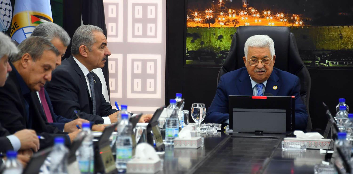 الرئيس الفلسطيني محمود عباس يرأس اجتماعا للحكومة في رام الله