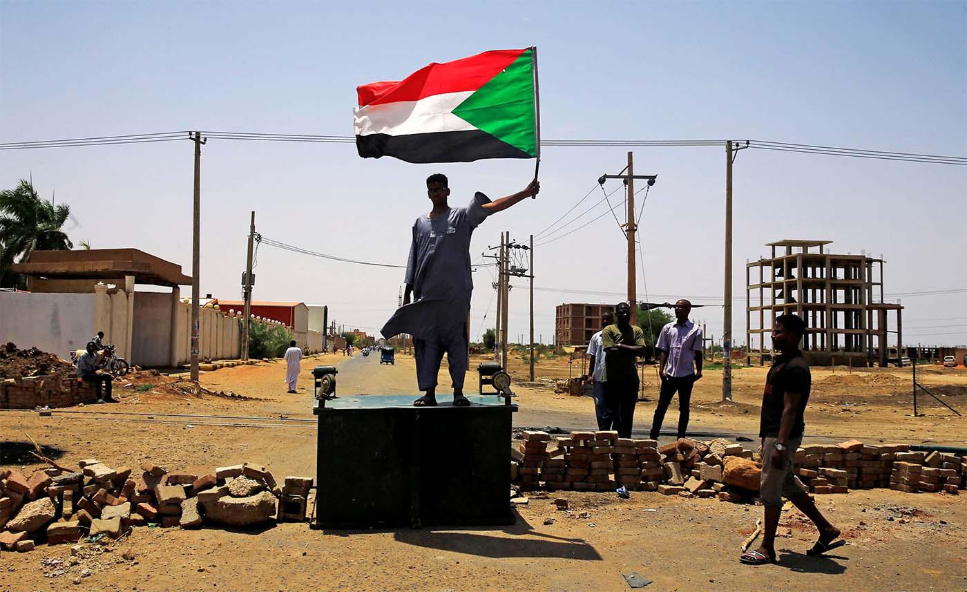 Hundreds of residents of north Khartoum blocked off streets with rocks