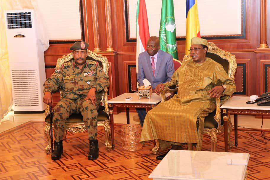 رئيس المجلس العسكري السوداني عبدالفتاح برهان والرئيس التشادي ادريس ديبي