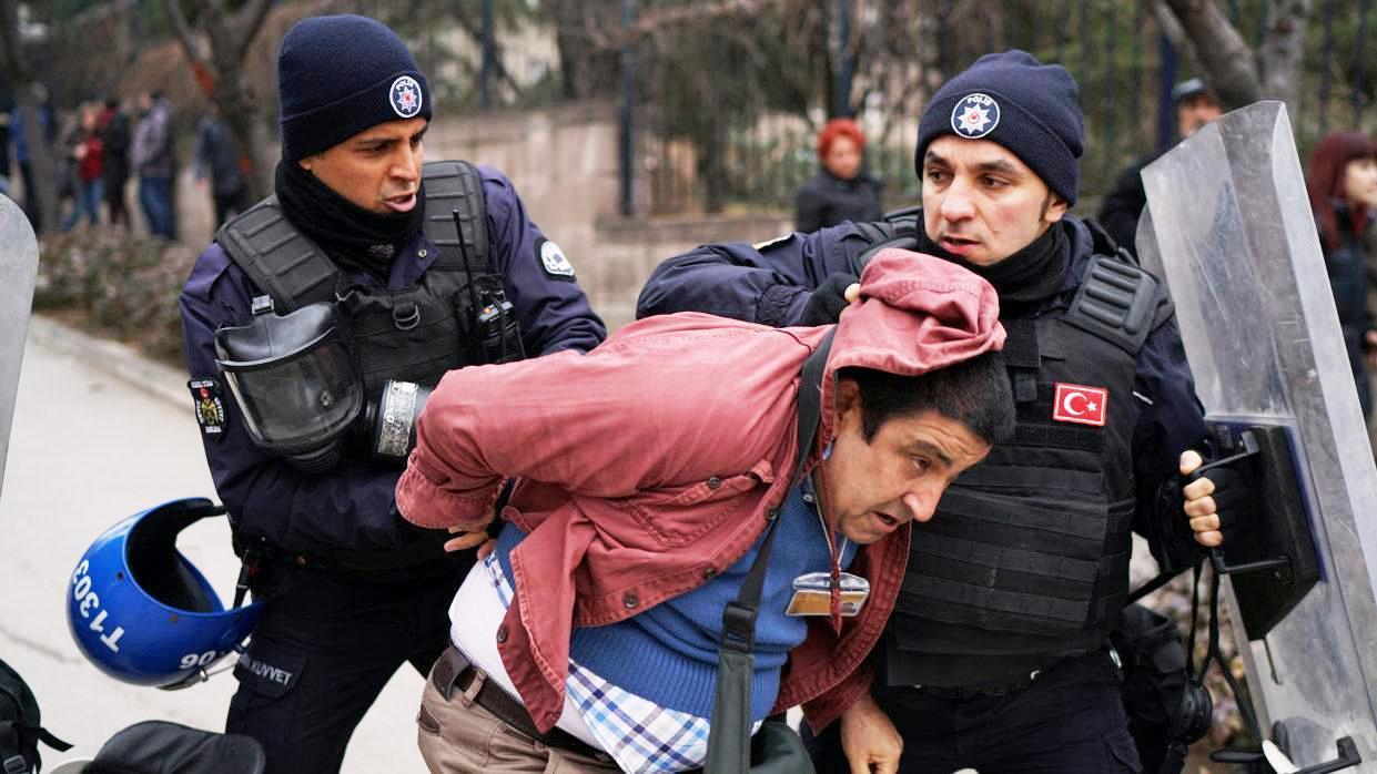 اعتقال المعارضين في تركيا