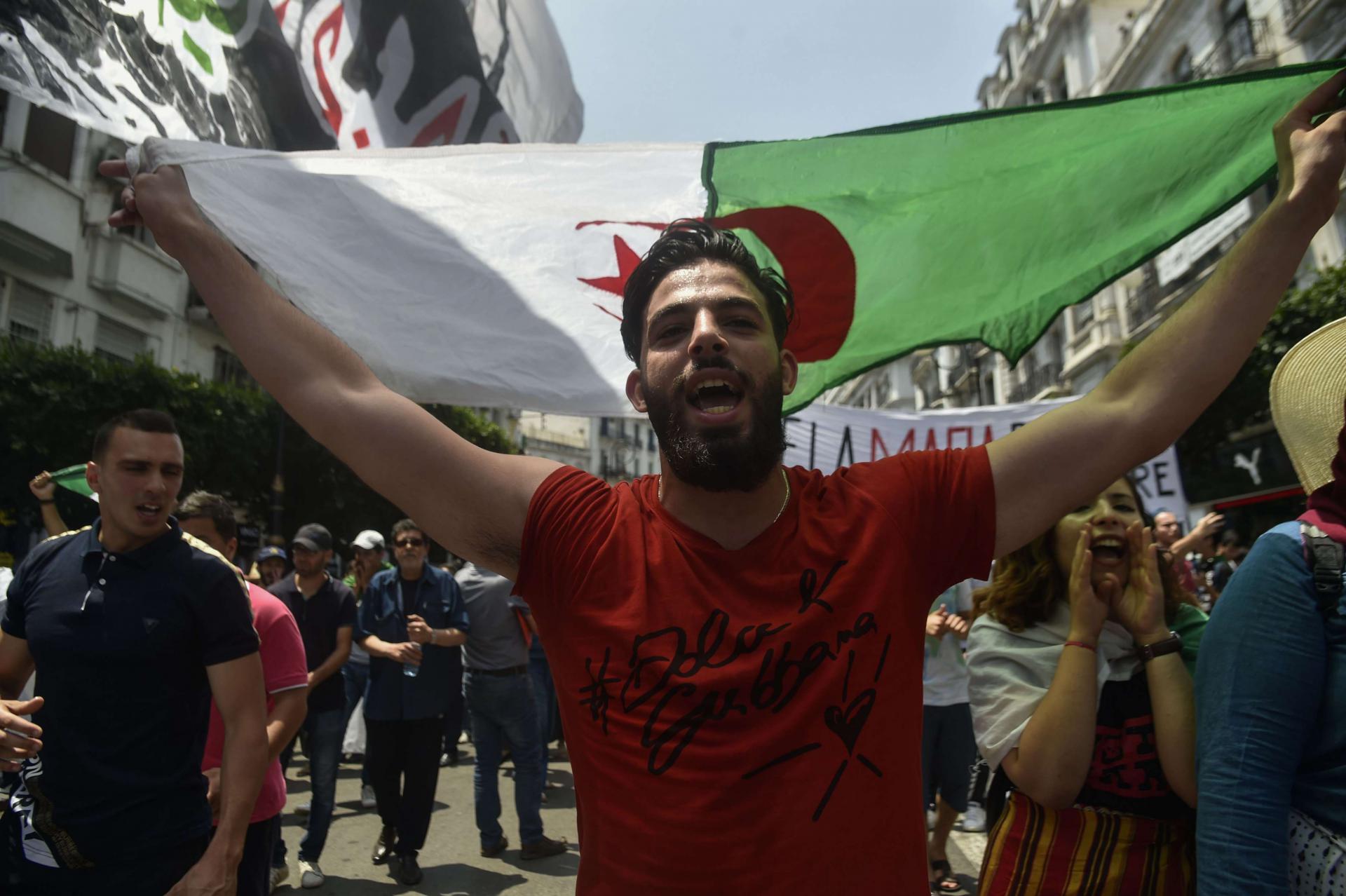 المحتجون الجزائريون