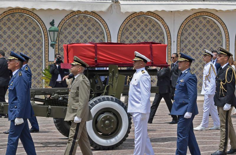 Tunisian military officers escort the coffin of late President Beji Caid Essebsi during his state funeral at the presidential palace in Tunis, July 27