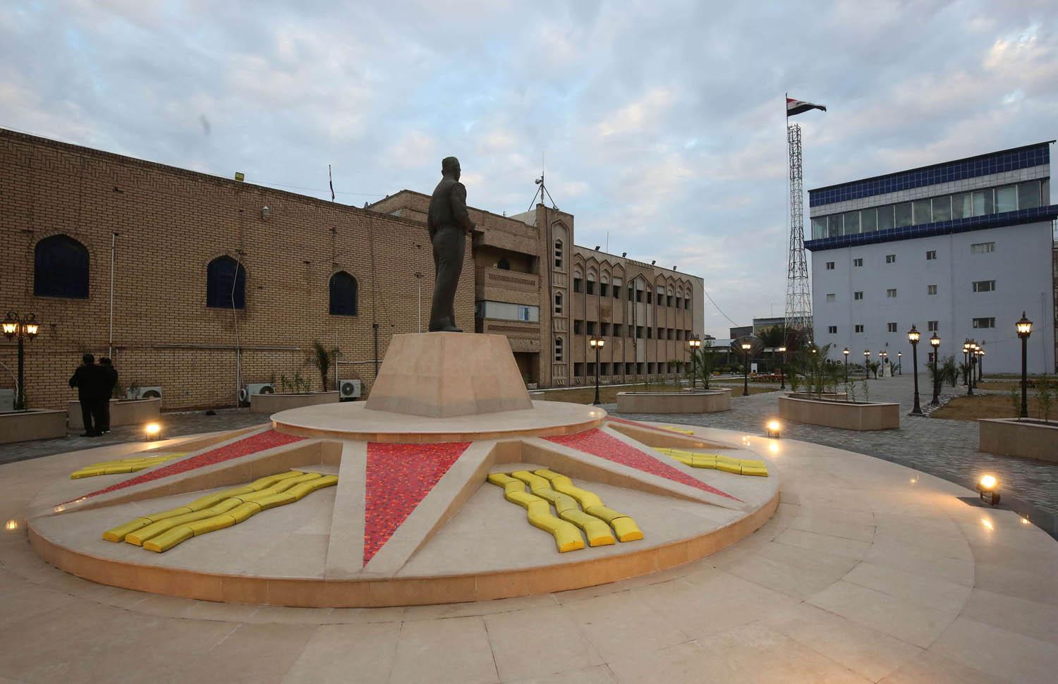 نصب برونزي وسط بغداد للجنرال عبدالكريم قاسم رئيس وزراء العراق الأسبق (1958-1963)