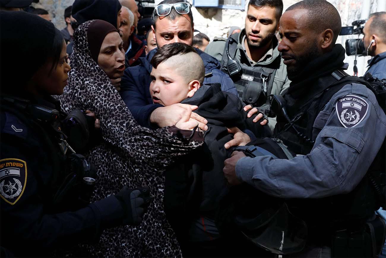  Israeli policemen detain a member of the Abu Asab family as he protested their eviction by the police from the house they lived in for decades, in the Old City of Jerusalem