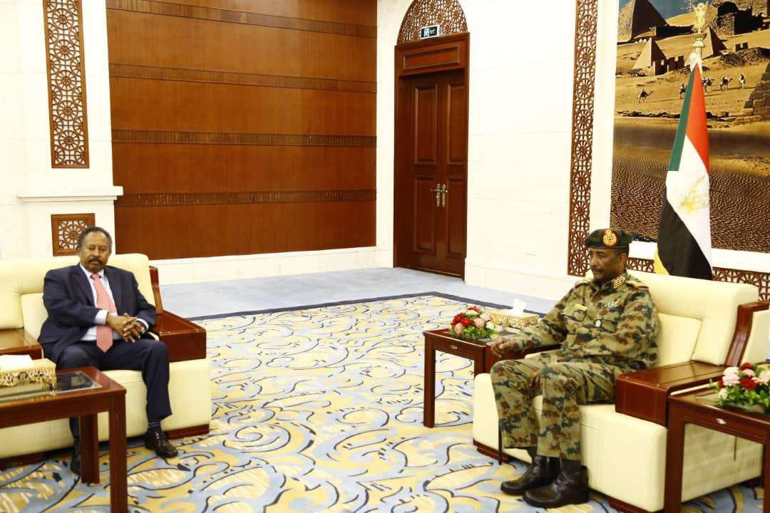 السودانيون ينتظرون المشاورات حول الحكومة الجديدة بتفاؤل حذر