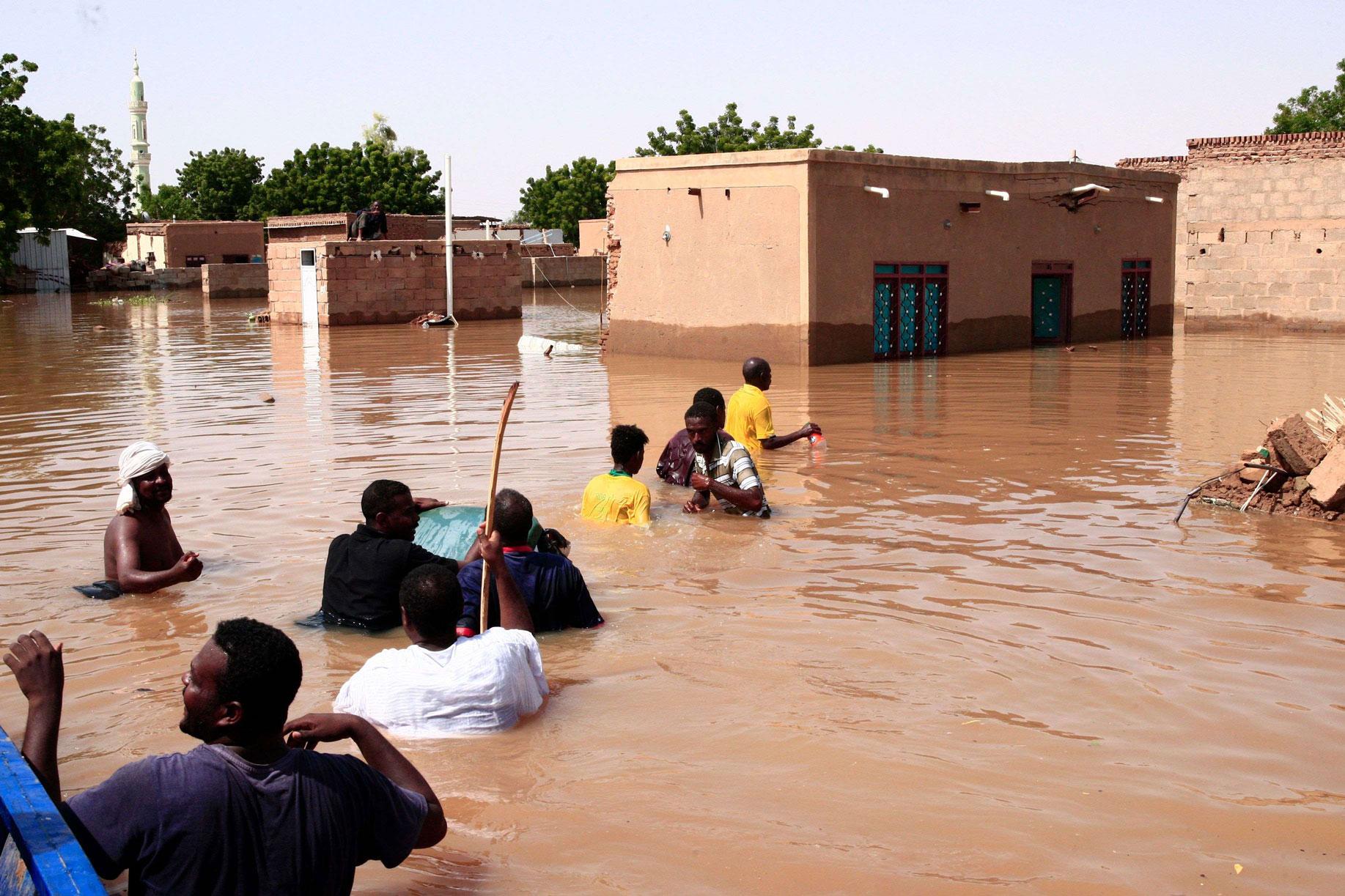 مياه الفيضانات تغمر مناطق سودانية 
