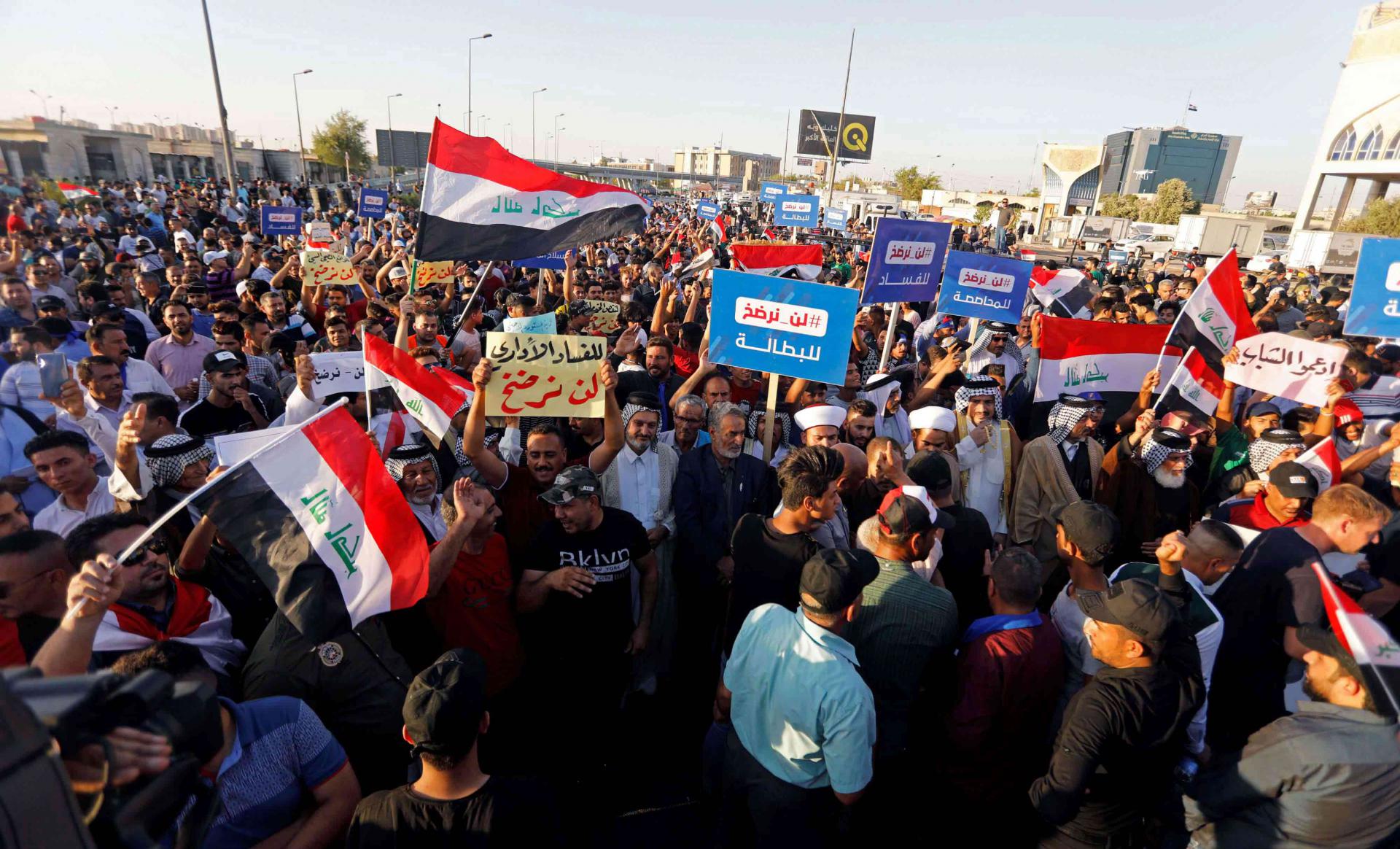 العراقيون يحملون كارثة تفاقم الديون الخارجية لفساد بعض المسؤولين 