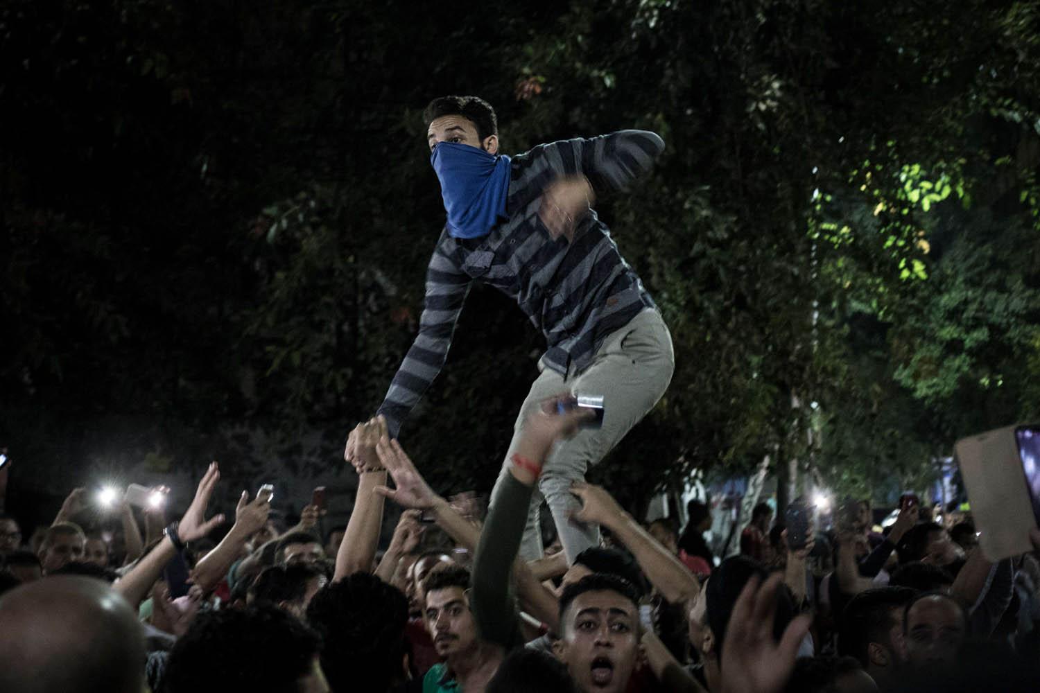 متظاهرون مصريون في القاهرة يحتجون على سياسات الرئيس السيسي