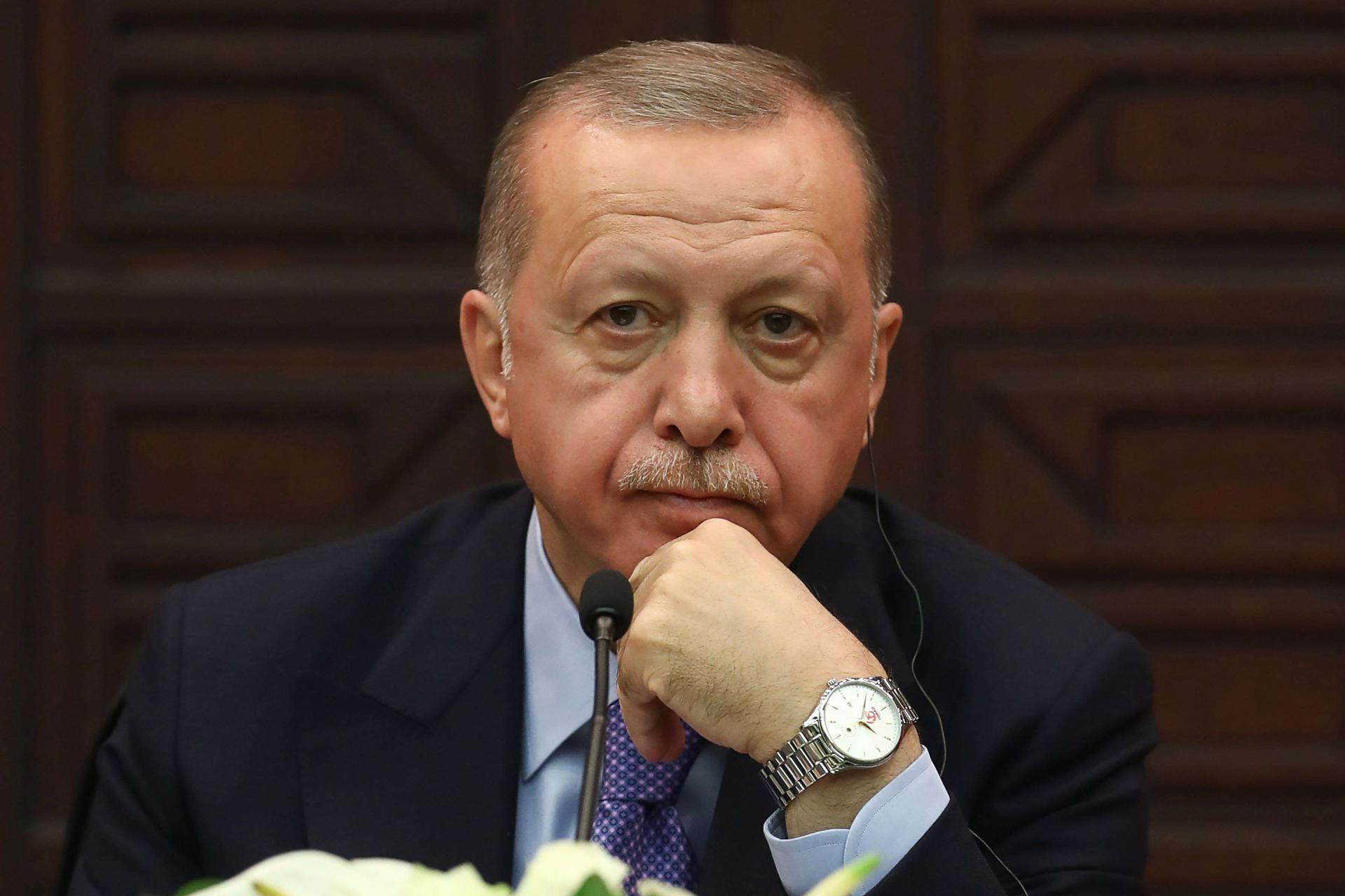 اردوغان يعلم بالاسلحة المرسلة الى الاكراد، ويرفض في العلن