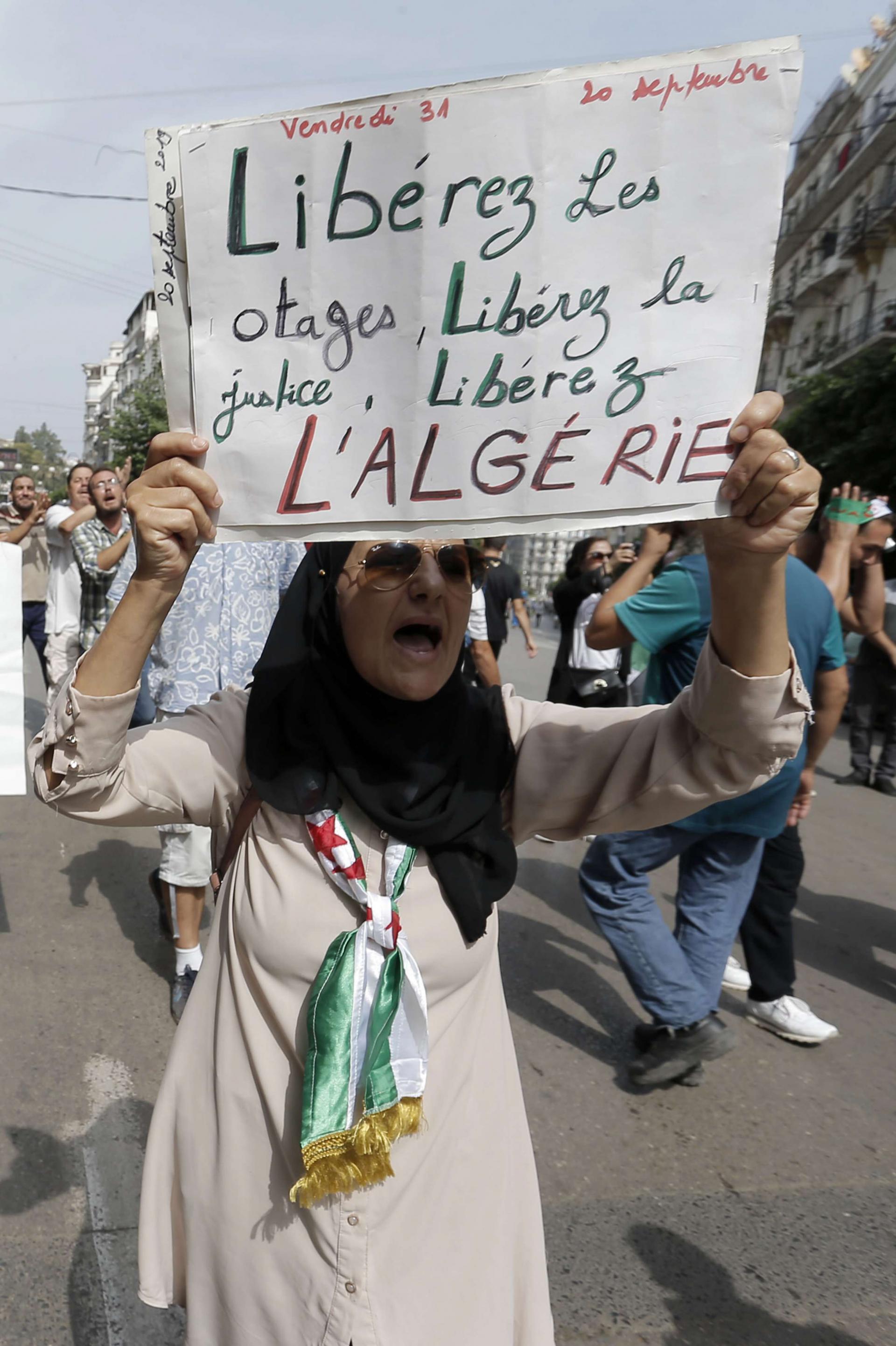 المحتجون في الجزائر