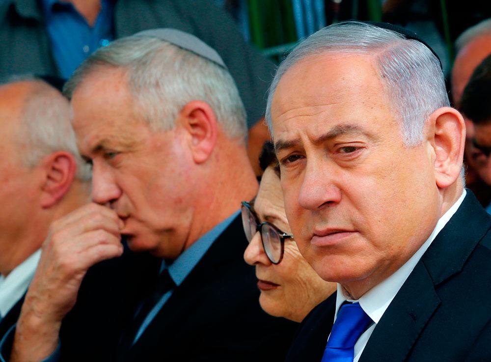 Israeli Prime Minister Benjamin Netanyahu (R) and Benny Gantz (L) attend a memorial ceremony for late Israeli president Shimon Peres
