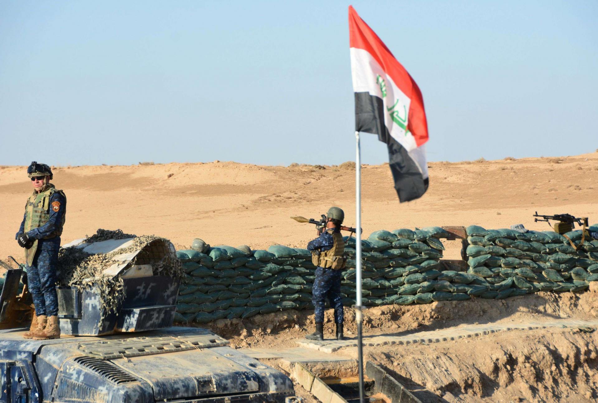القوات العراقية على الحدود مع سوريا