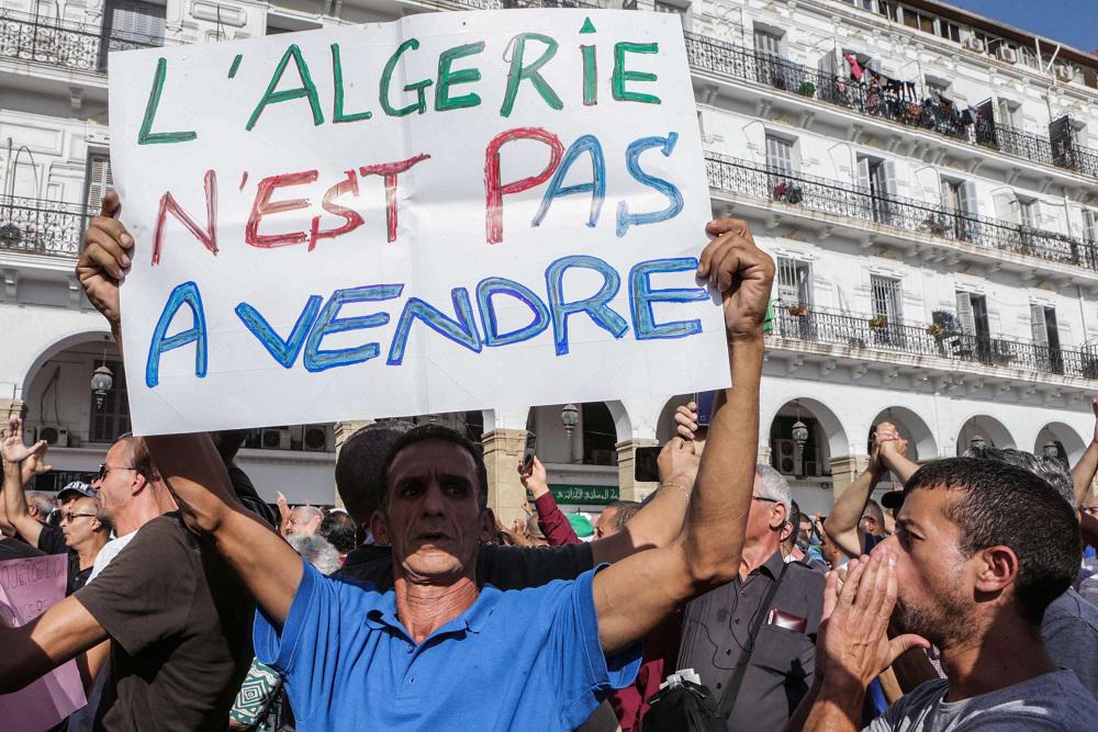 المحتجون ضد قانون المحروقات في الجزائر