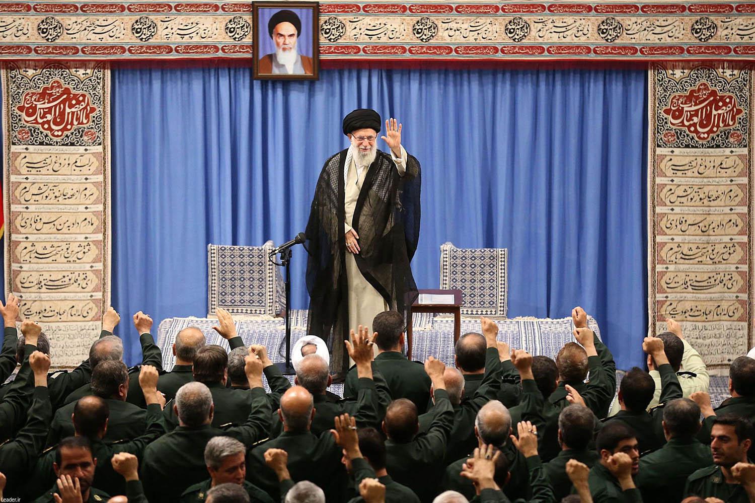 المرشد الأعلى علي خامنئي يلتقي بقادة الحرس الثوري الإيراني
