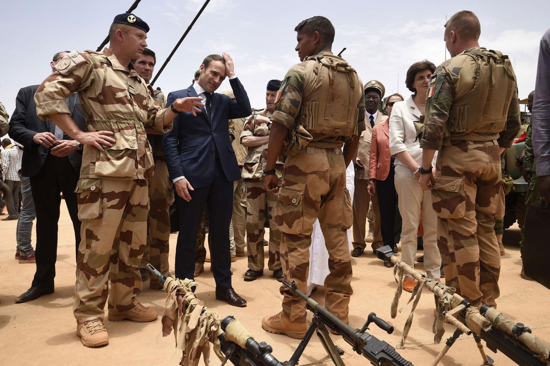الرئيس الفرنسي يزور الجنود الفرنسيين شمال مالي