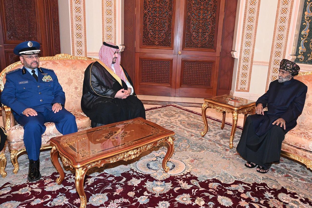 لقاء الأمير خالد بن عبدالعزيز بالسلطان قابوس