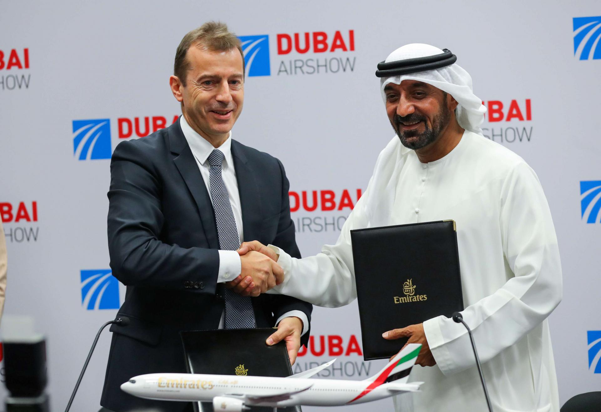 الشيخ أحمد بن سعيد آل مكتوم يوقع اتفاقا مع المديرالتنفيذ لإيرباص غيوم فاوري