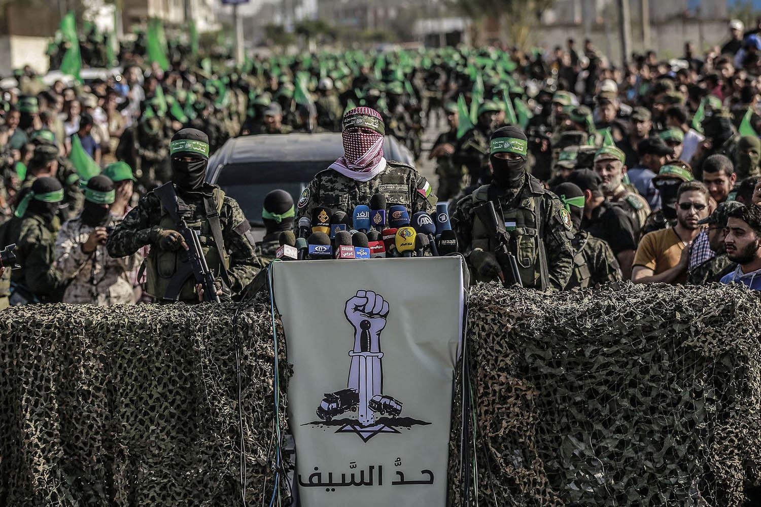 أبو عبيدة الناطق باسم كتائب القسام يلقي كلمة في مخيم خان يونس في غزة