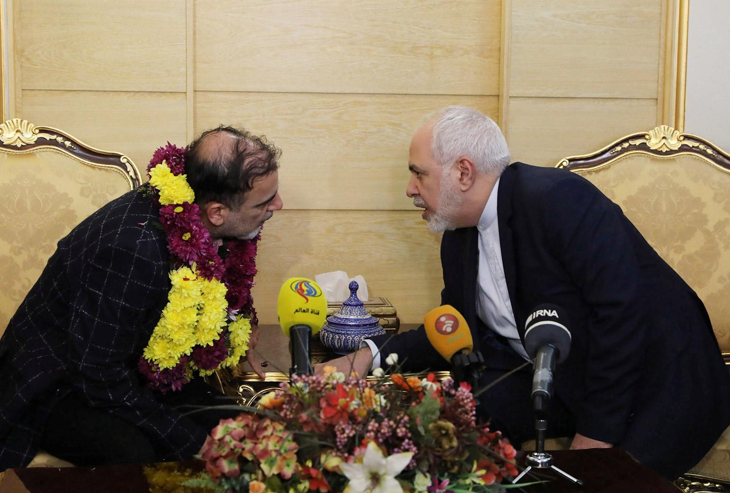طهران تمانع في العلن وتقبل في الخفاء